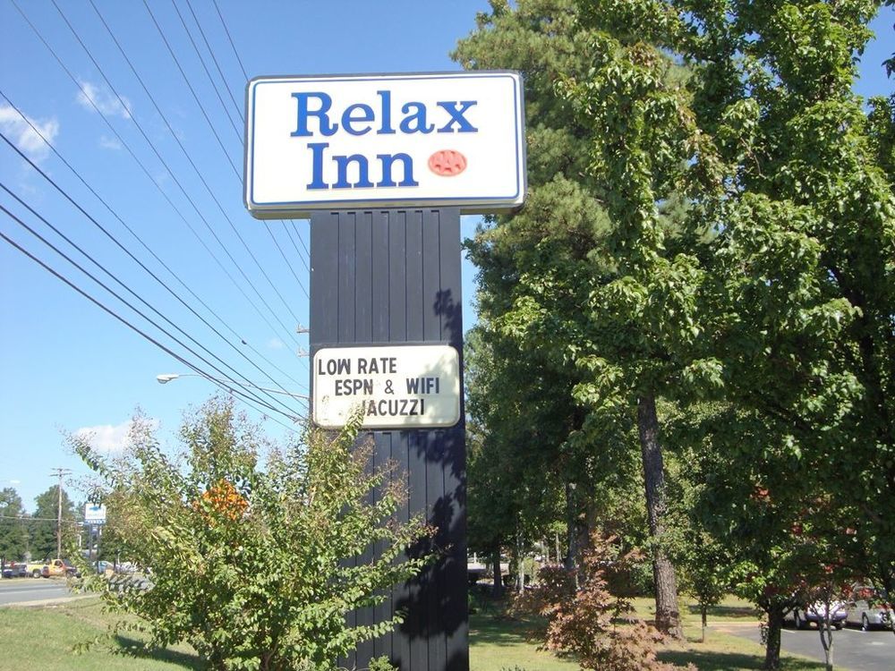 Relax Inn - Charlotte Bagian luar foto